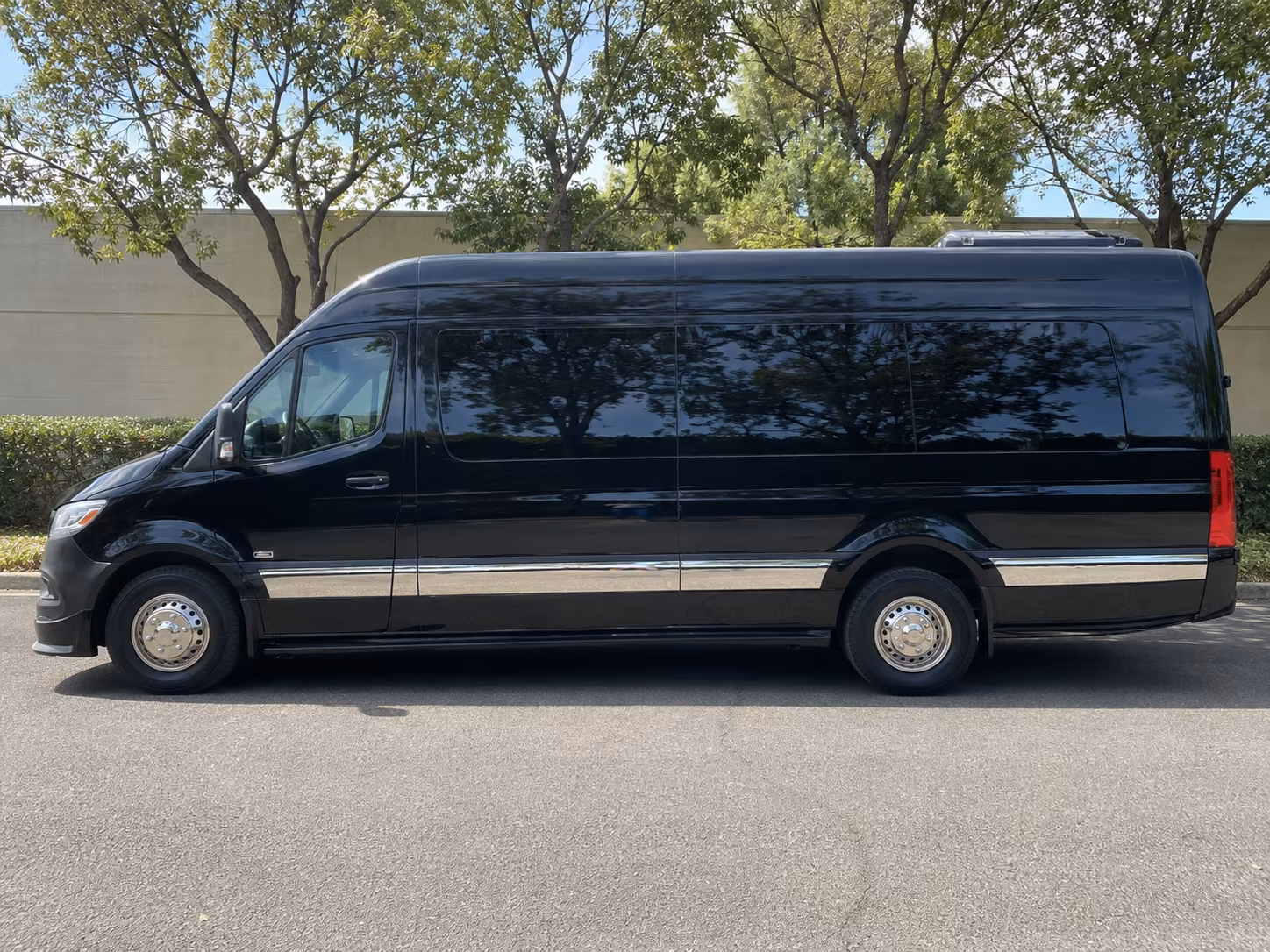lakewood 8 passenger sprinter van